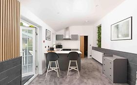 Stunning New Fully Renovated Flat In Marazion
